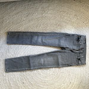 men’s gray skinny jeans.